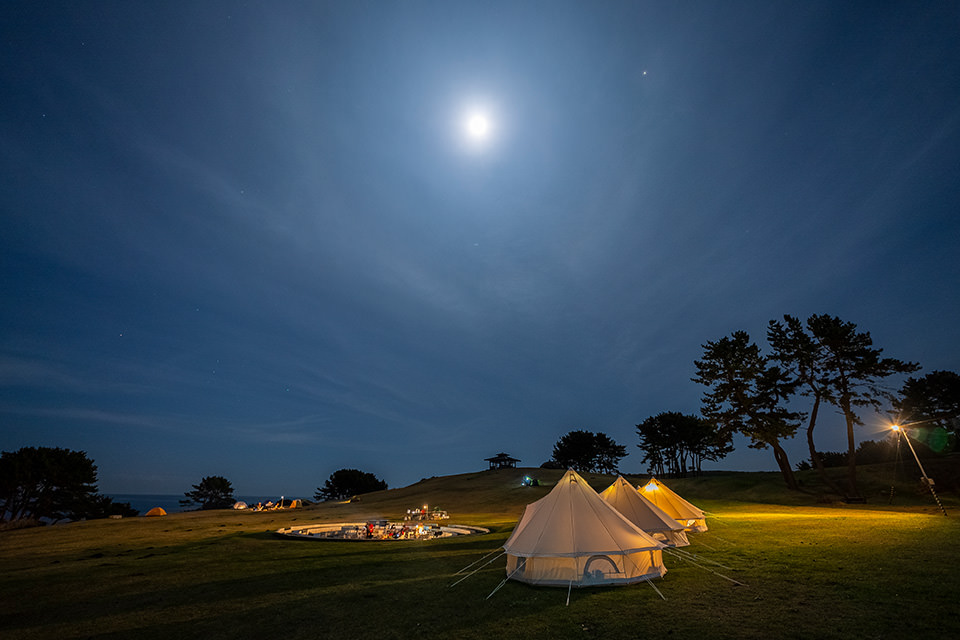 Glamping (1 night) on the Tanesashi Coast natural grass lawn. -Luxury-