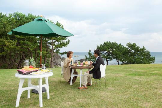 Breakfast onTanesashi Coast’s natural lawn